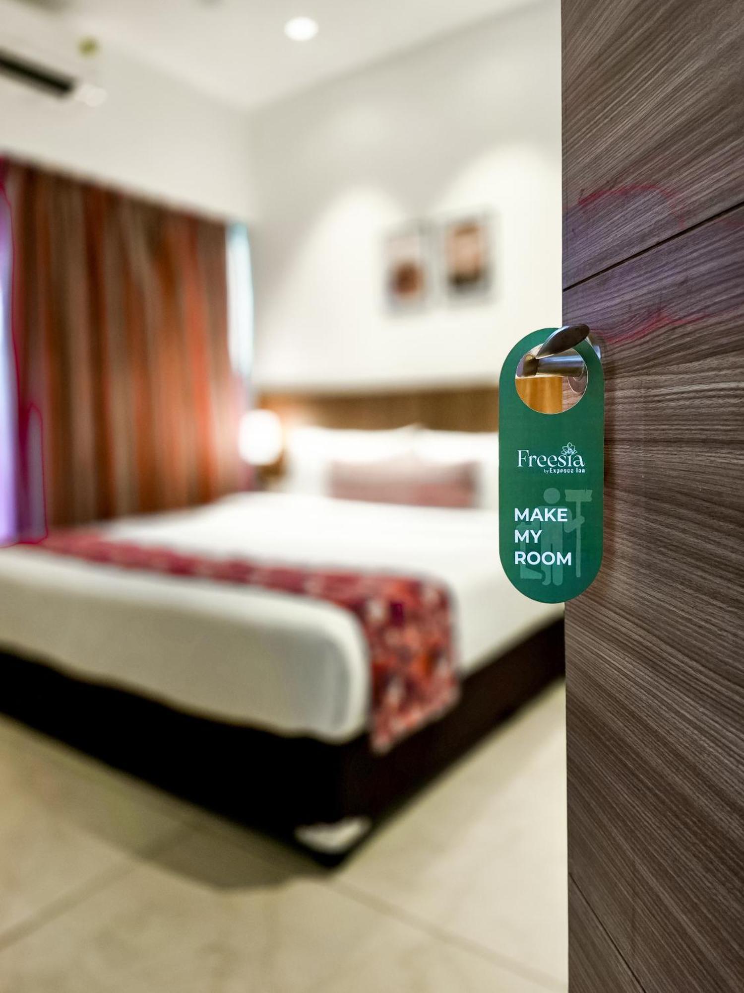 Freesia Residency By Express Inn - Нави Мумбай Екстериор снимка