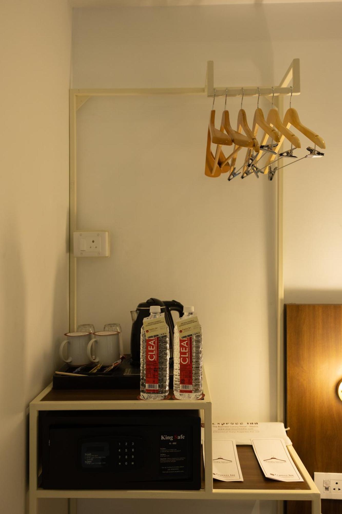 Freesia Residency By Express Inn - Нави Мумбай Екстериор снимка
