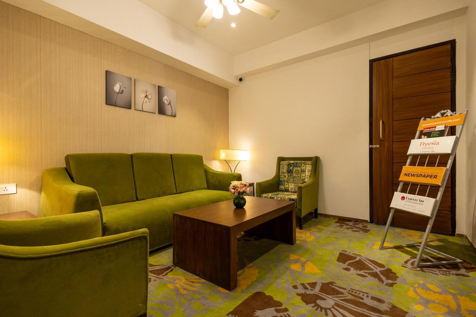 Freesia Residency By Express Inn - Нави Мумбай Екстериор снимка