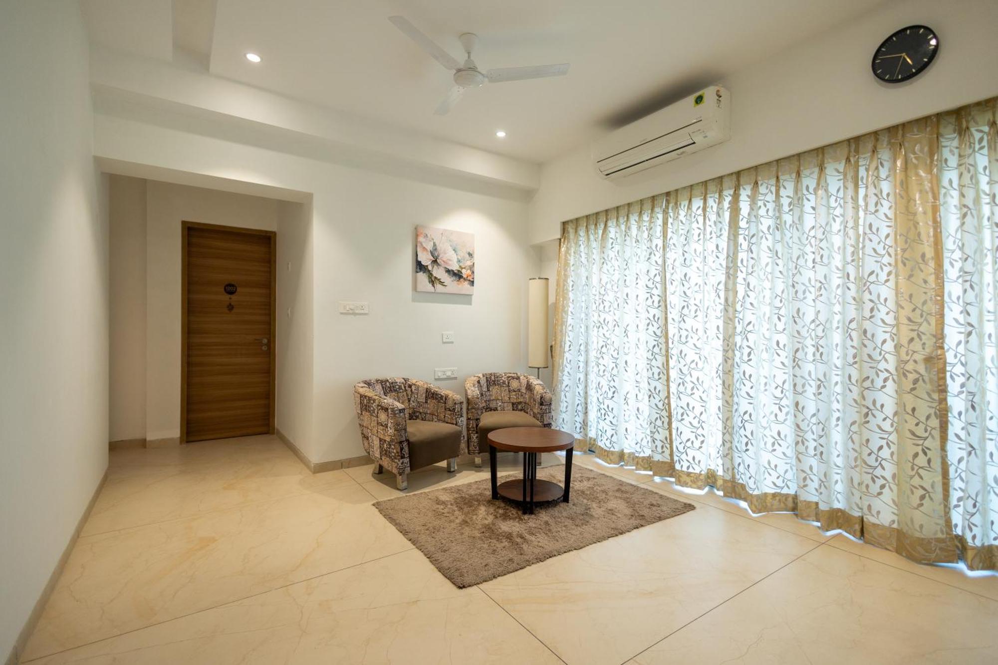 Freesia Residency By Express Inn - Нави Мумбай Екстериор снимка